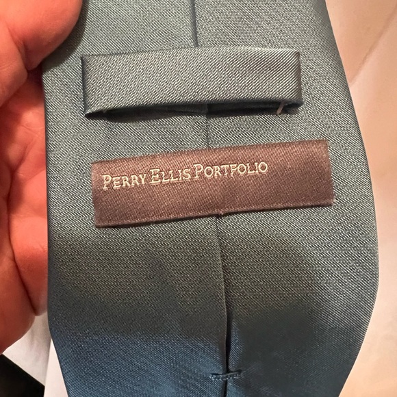 Perry Ellis Blue Tie - Picture 2 of 4